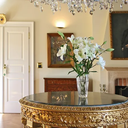 מלון Alchymist Castle 5*